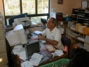 Office - Gary at Johan's computer.jpg (62714 bytes)